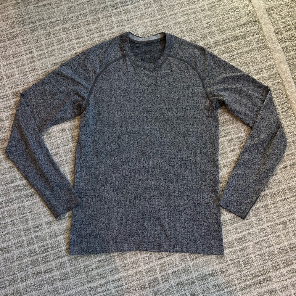 Lululemon Men’s Gray Long Sleeve Shirt size small